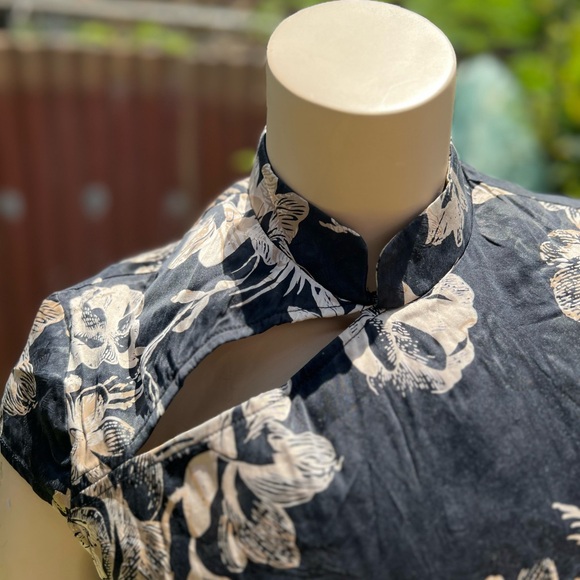 Vintage Guess Collection Black and Cream Floral Short Sleeve Dress - Picture 4 of 10